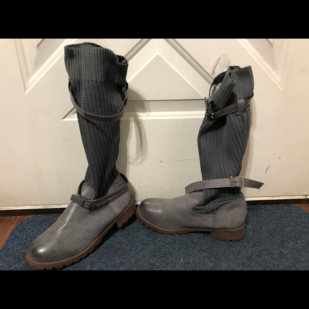 Women’s sweater buckle boots